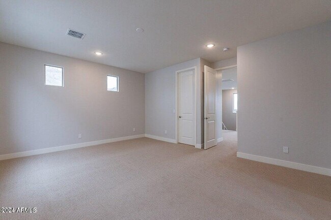 Building Photo - 21390 W Meadowbrook Ave