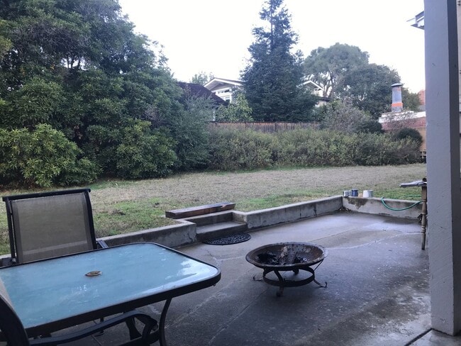 Building Photo - 750 Mountain View St