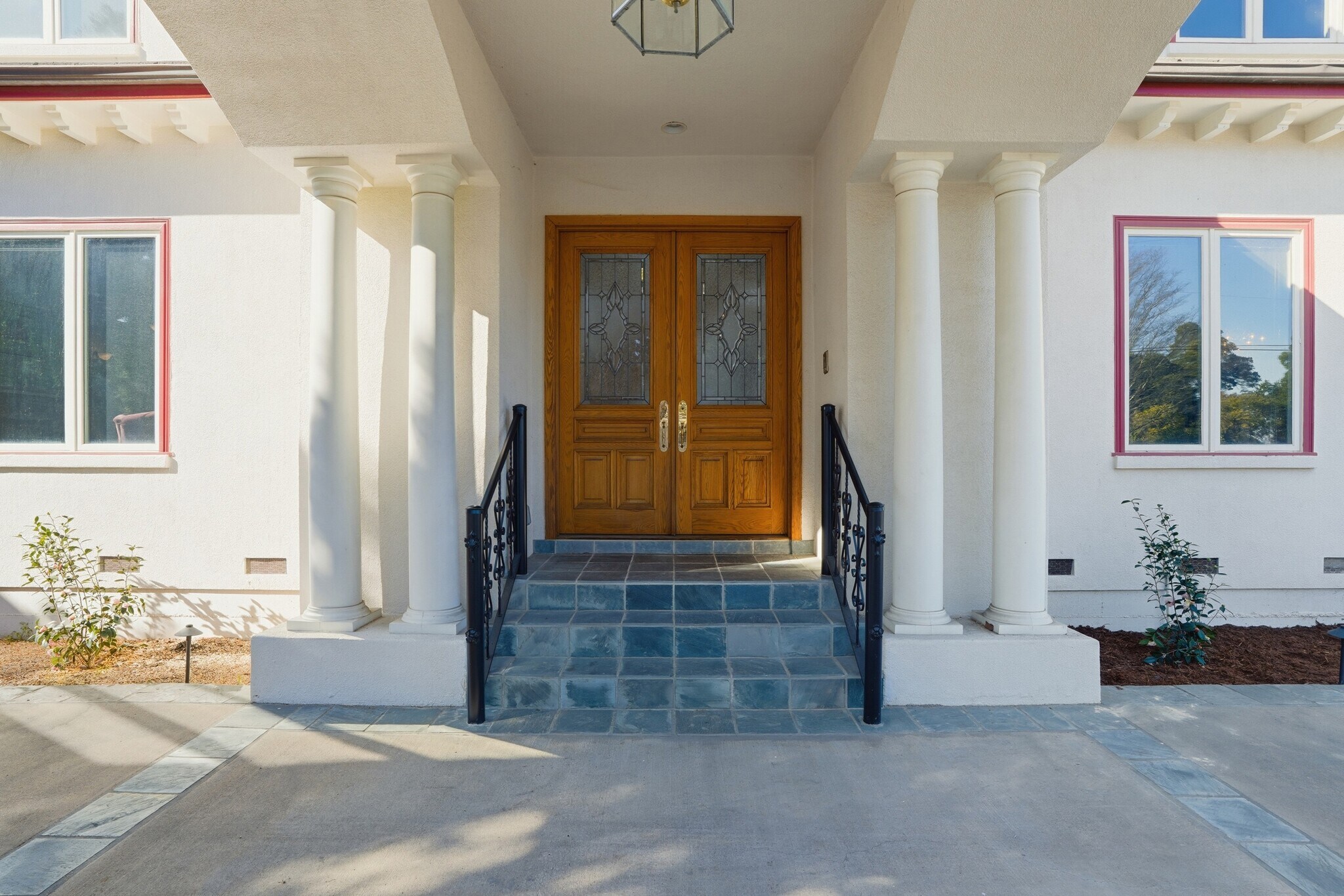 Building Photo - 544 Sunset Way