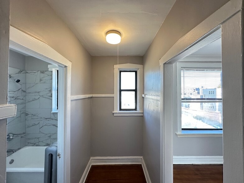 Building Photo - 3123 N Hamlin Ave