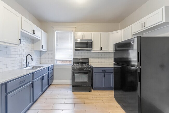 Building Photo - 6241 S Troy St