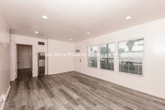 Building Photo - Charming Riverside 3 Bedroom Home with Spa...