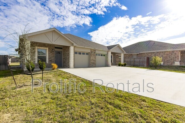 Building Photo - 3505 Abraham Dr