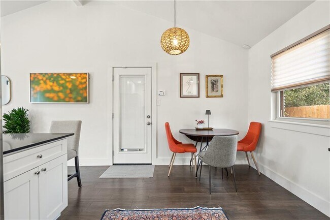 Building Photo - 4908 Rowena Ave