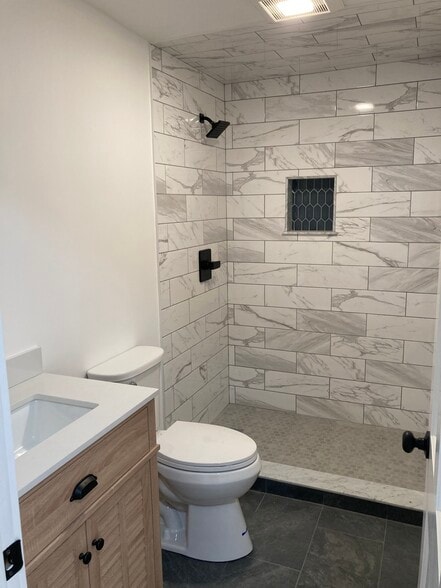 Full bathroom - 2 Sea Pines Ln