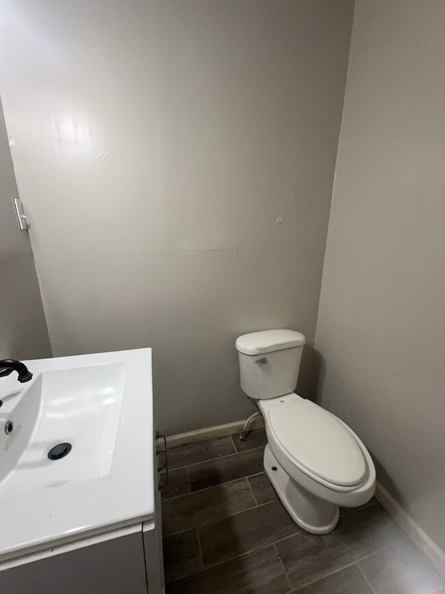 Building Photo - 320 Lawrence Rd