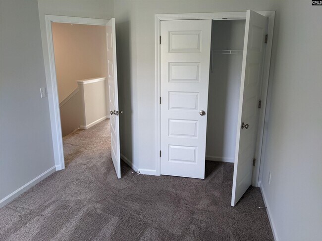 Building Photo - 200 Bluewing Dr