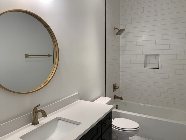 Building Photo - 1408 Lischey Ave