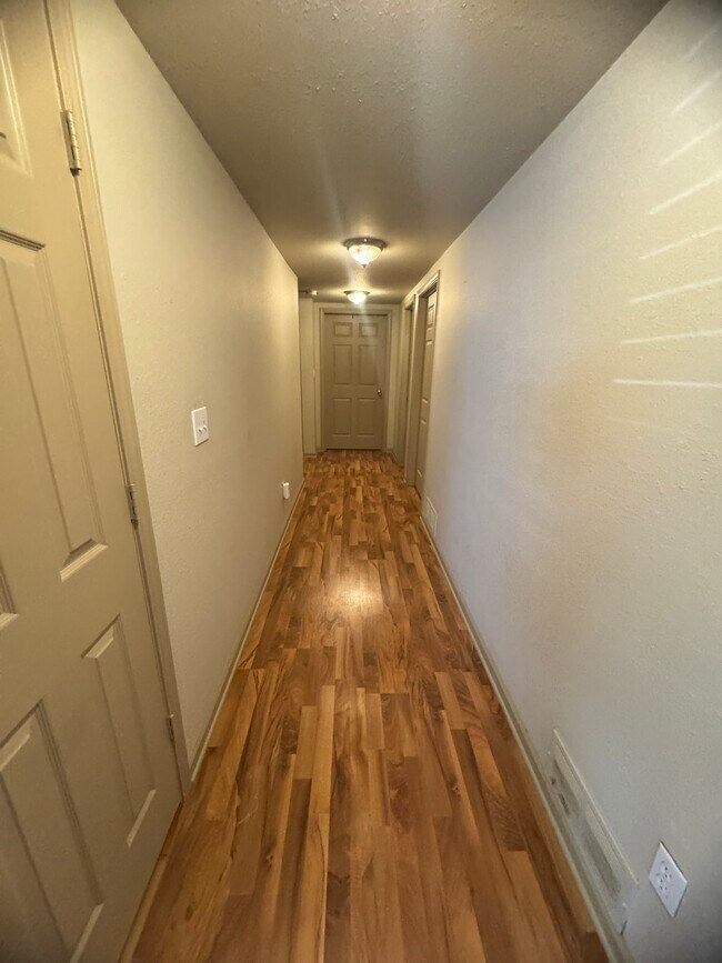 Building Photo - 201 E 19th St