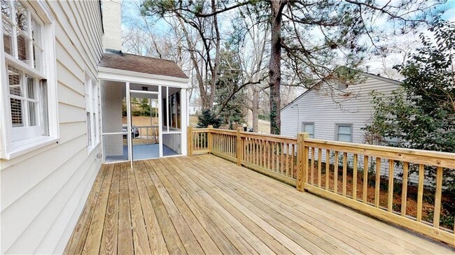 Building Photo - 2599 Eastwood Dr