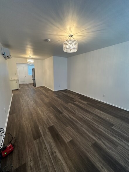 Living Room - 6108 Carmen Pl