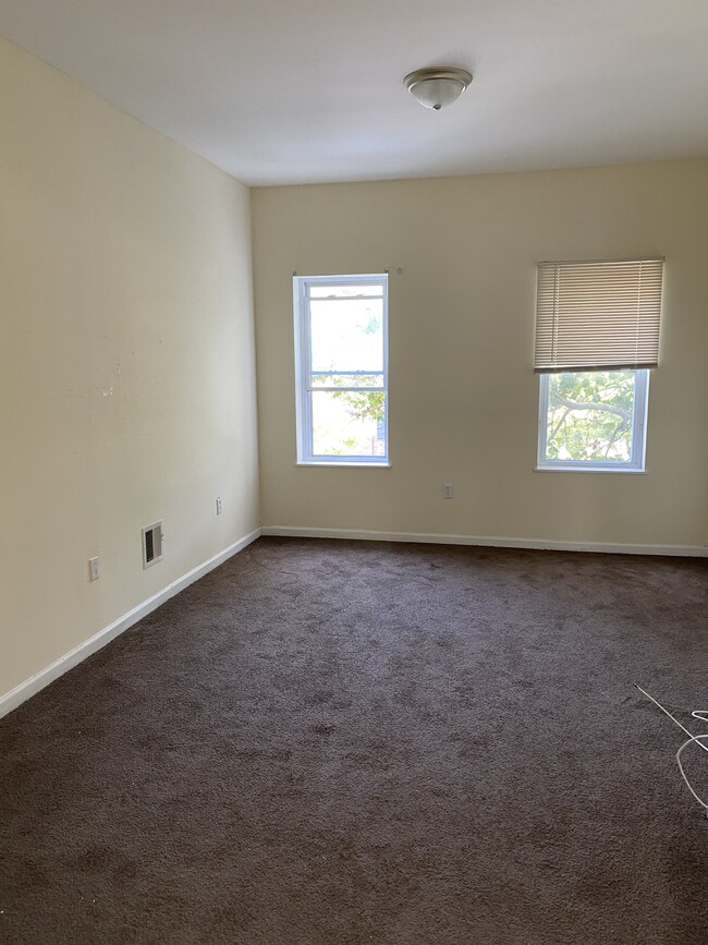 Master bedroom - 1319 Herkimer St