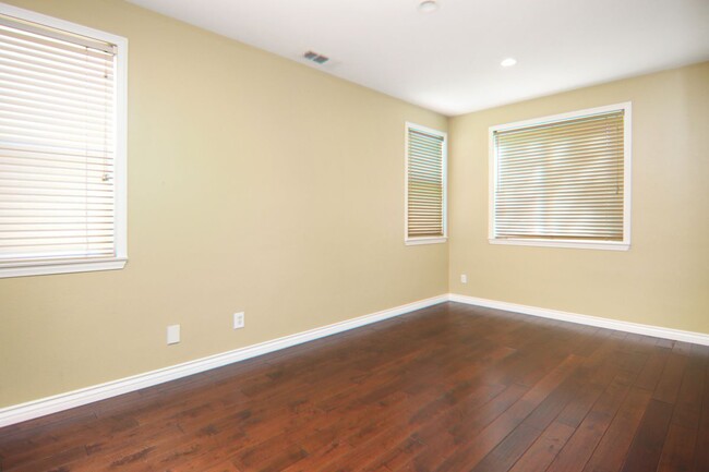 Building Photo - 1212 Lavendar Way