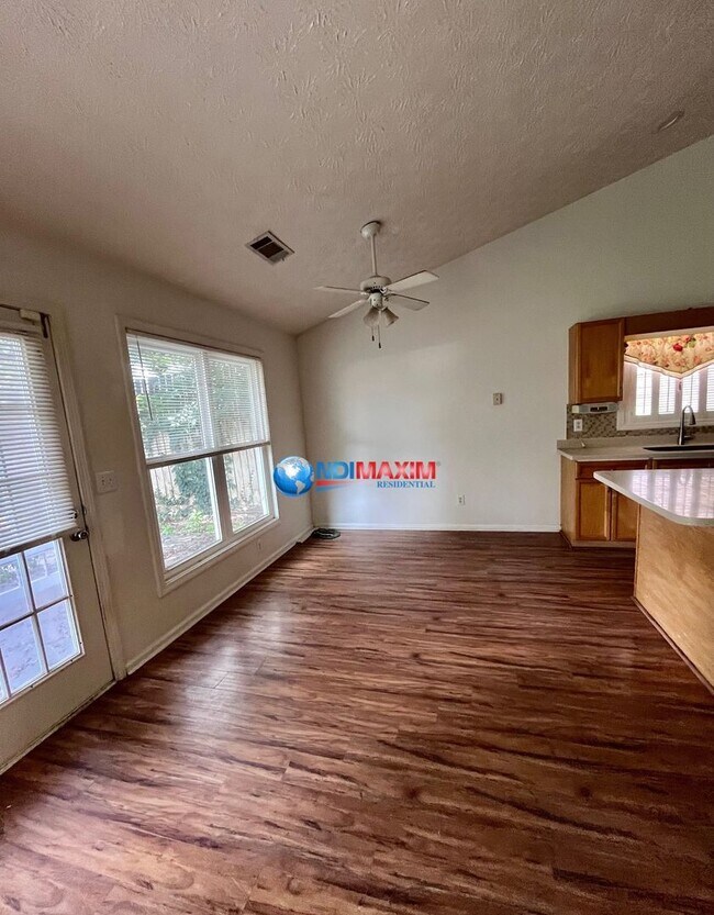 Building Photo - Spacious ranch in the DISCOVERY cluster in...