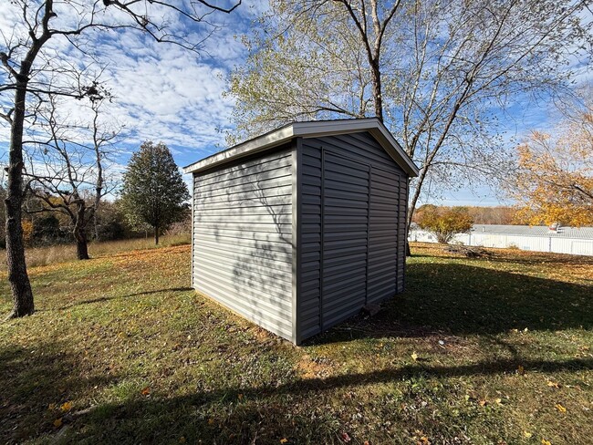 Building Photo - Home in Kuttawa