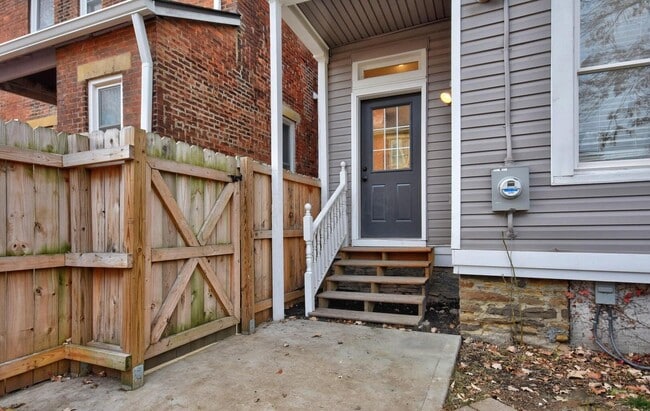 Building Photo - 220 N Monroe Ave