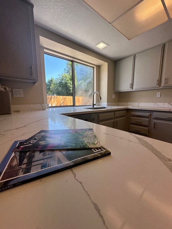 Building Photo - Newly Renovated 3bed 2.5 bath in Vacaville!