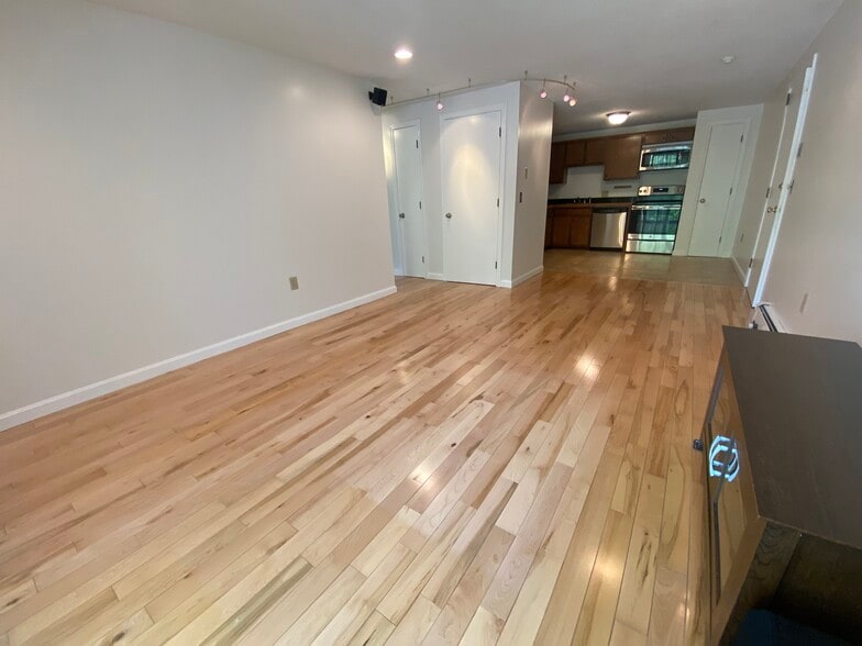 Building Photo - 609 White Cedar Blvd