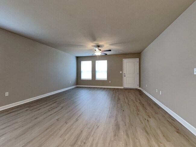 Building Photo - Coming Soon! 3 BR/2BA | Newly Renovated Single Family Home | 1-Car Garage Parking | In Blue Springs!