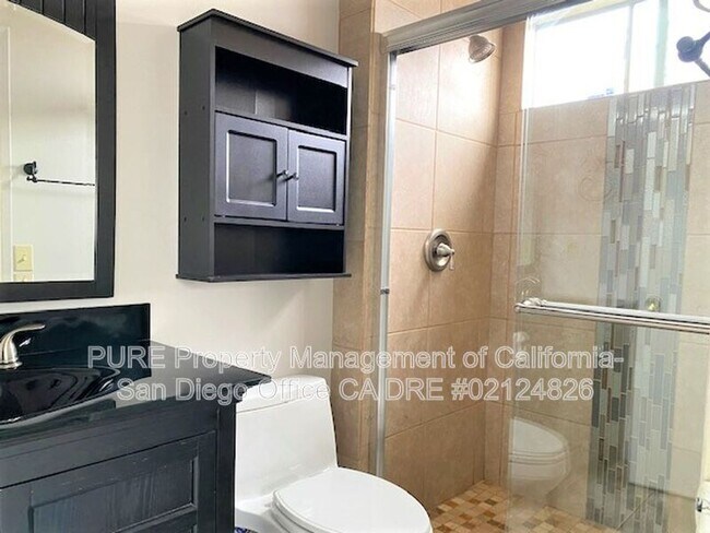 Building Photo - 2925 Luana Dr