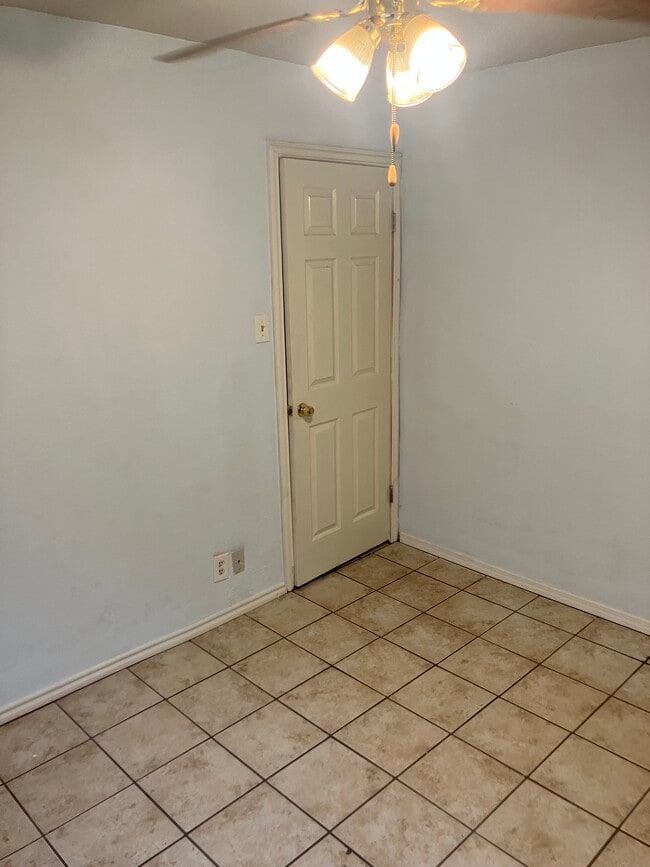 Building Photo - 6207 Valley King