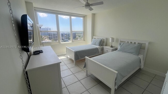 Building Photo - 3505 S Ocean Dr