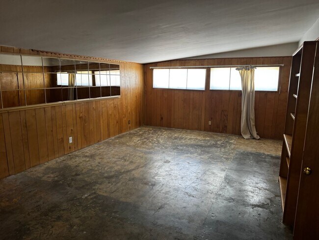 Building Photo - Mid-Century Home with Pool – Heart of Vegas