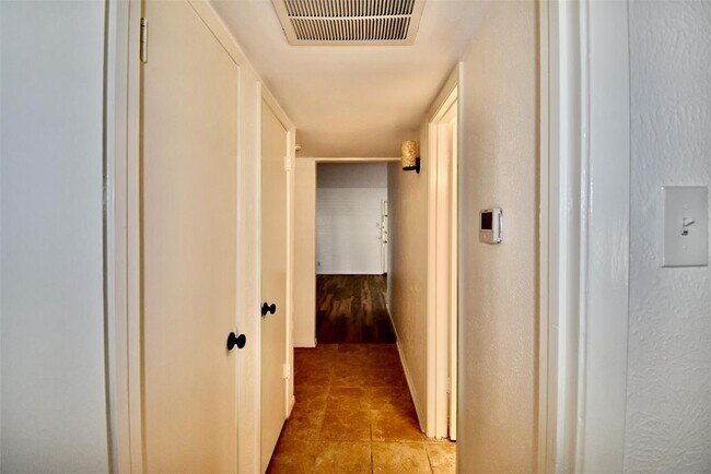 Building Photo - 4810 McKinney Ave