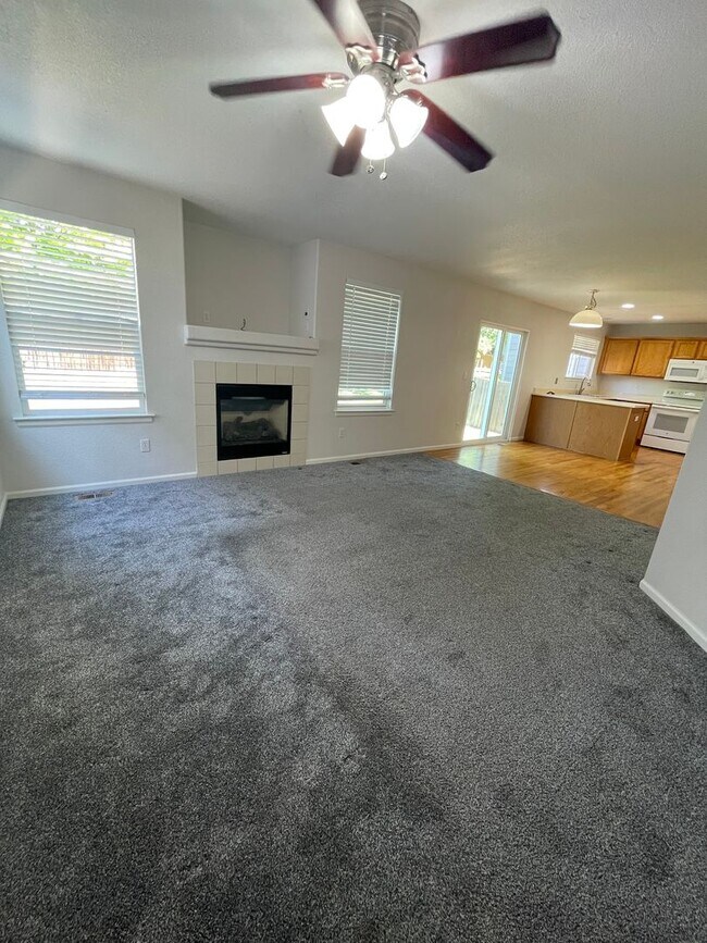 Building Photo - Wonderful Home w/ Breathtaking Mountain View! AVAILABLE 7/5