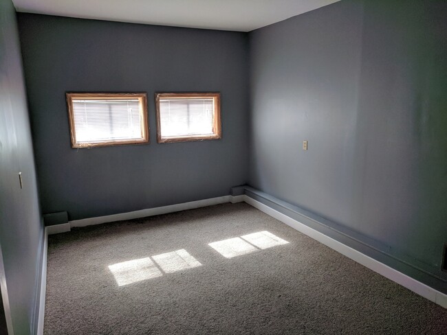 Building Photo - A great 3 bedroom, 1 bath with nice applia...