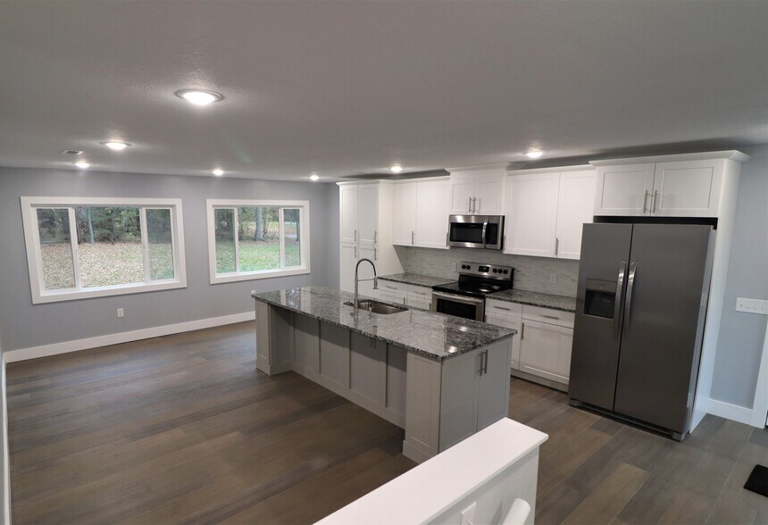 Building Photo - 5041 Medina Rd