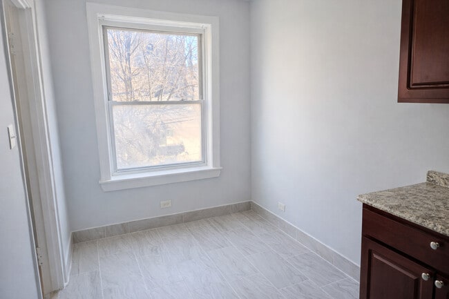 Building Photo - 1635 W Morse Ave