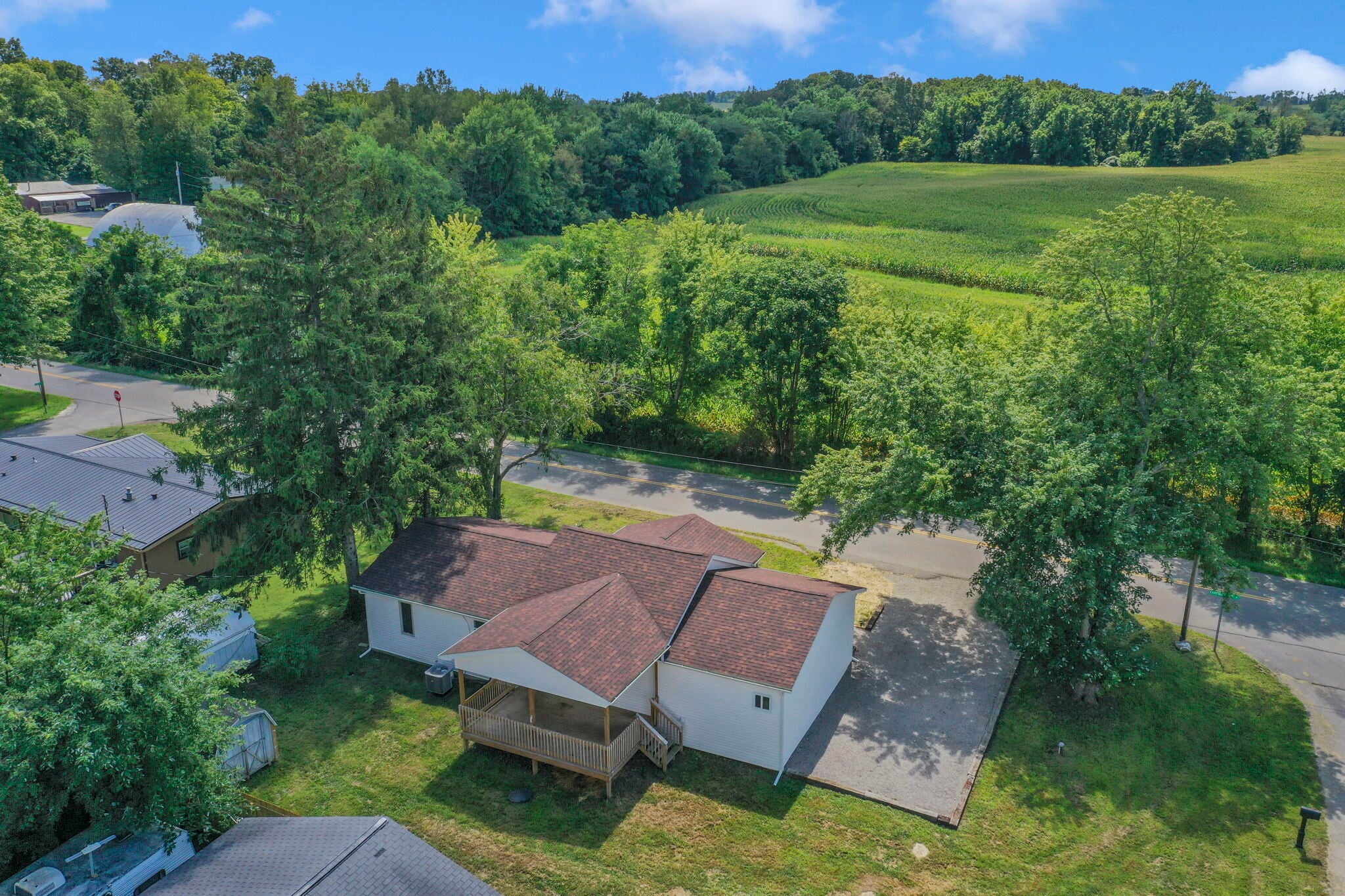 Building Photo - 5170 Fairfield Beach Rd NE