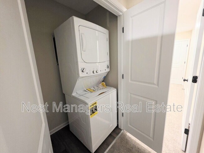 Building Photo - 1511 Fort Bragg Rd