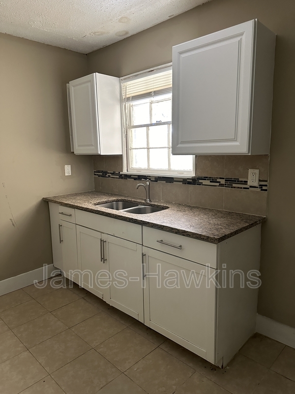 Building Photo - 4524 Narrow Lane Rd