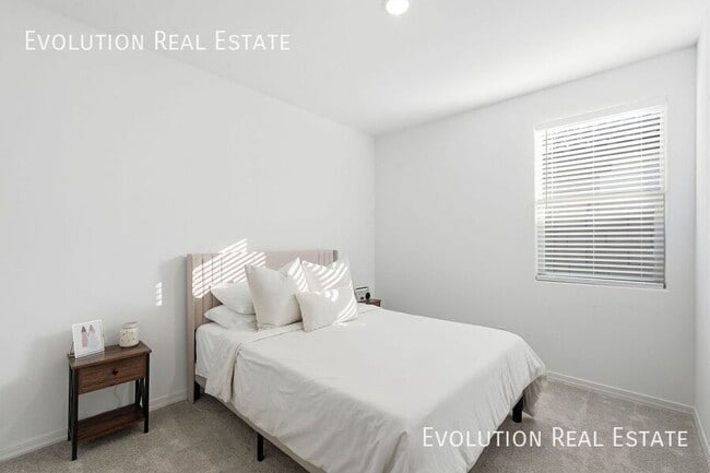 Building Photo - 5532 W Coplen Farms Rd