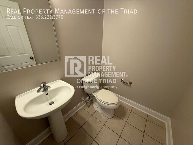 Building Photo - 4994 Wyngate Village Dr