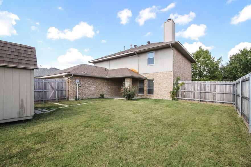 Building Photo - 2520 Buck Dr