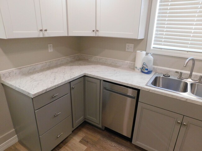 Building Photo - Central Air! Updated 2 Bedroom/1 Bath Rancher - $1,100/$1,650