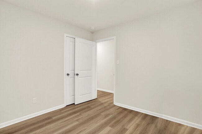 Building Photo - 4489 Beacon Hls Dr