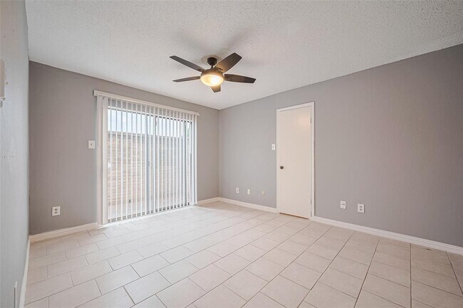 Building Photo - 8541 Sands Point Dr