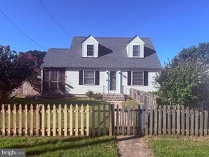 Building Photo - 124 Hillcrest Dr