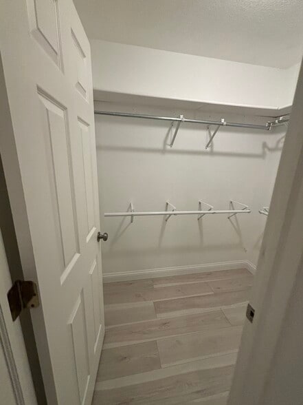 Building Photo - 1209 W Plum St