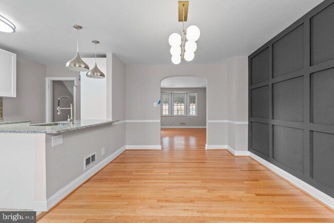 Building Photo - 131 Stanmore Rd