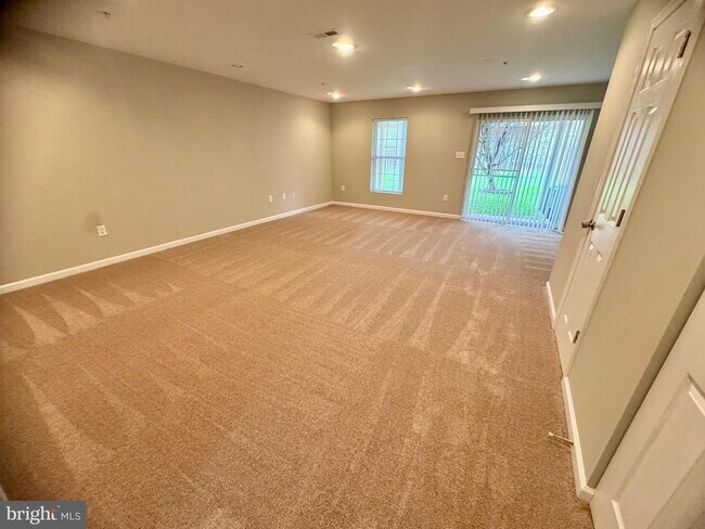 Building Photo - 1945 Fieldstone Way