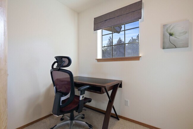 Building Photo - 3186 NW Quiet River Ln