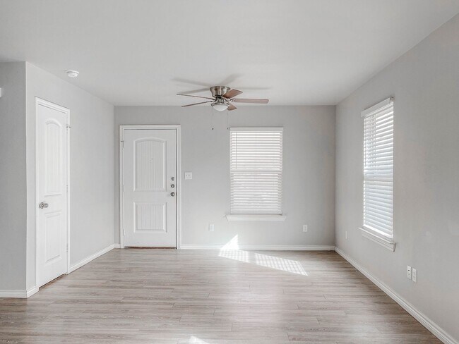 Building Photo - Savor the Sophistication of This Lovely 3-Bedroom!