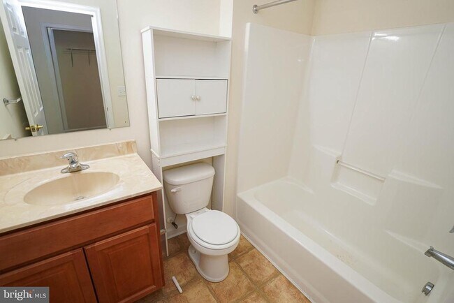 Building Photo - 439 Parkview Ct