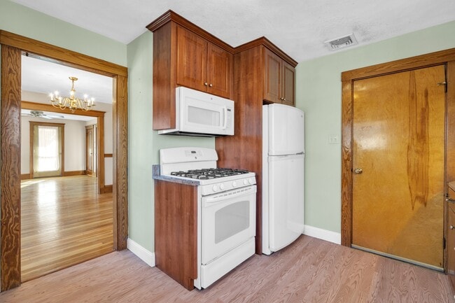 Building Photo - 13 Bridgham Ave