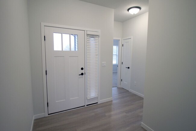 Building Photo - 2206 Rocky Ln